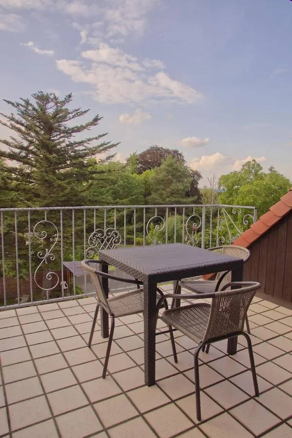 Apartment Traumzeit Mit Balkon In Vorstadtvilla Dresden